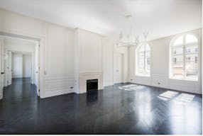 Premium Paris 7th Unique Space - Image 1