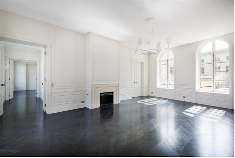 Premium Paris 7th Unique Space - Image 1