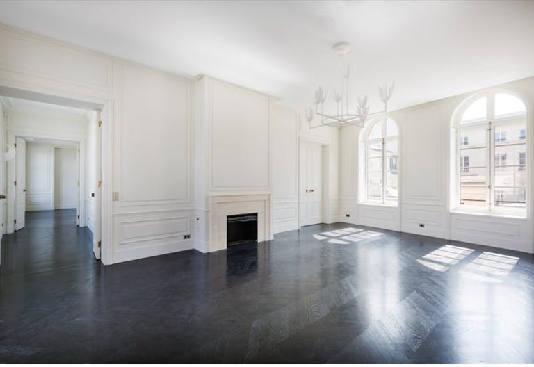 Premium Paris 7th Unique Space - Image 1