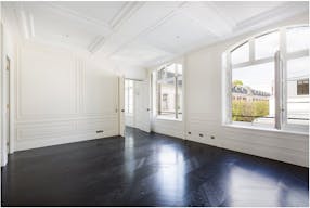 Premium Paris 7th Unique Space - Image 2