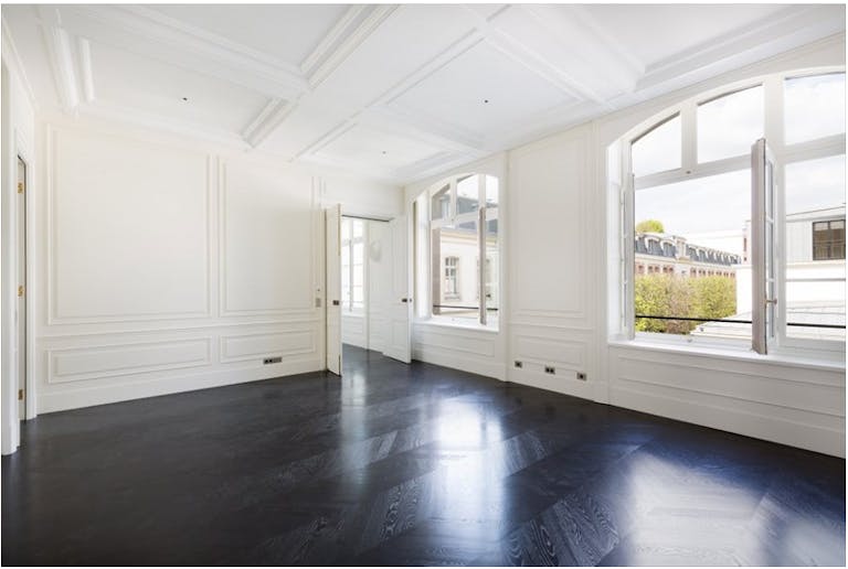 Premium Paris 7th Unique Space - Image 2