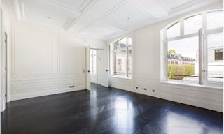 Premium Paris 7th Unique Space - Image 2