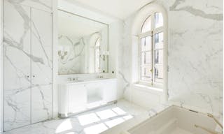 Premium Paris 7th Unique Space - Image 5