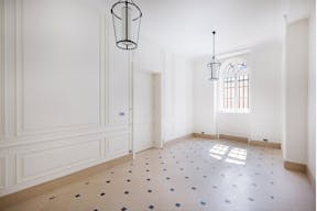 Premium Paris 7th Unique Space - Image 6