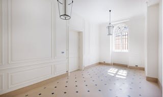 Premium Paris 7th Unique Space - Image 6