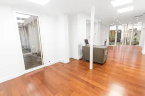 Elegant Unique Space in Le Marais - Image 2