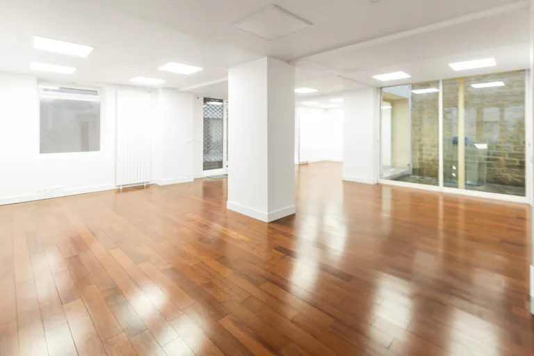 Elegant Unique Space in Le Marais - Image 4