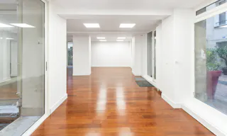 Elegant Unique Space in Le Marais - Image 9