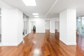Elegant Unique Space in Le Marais - Image 11