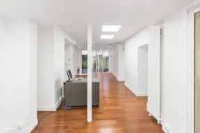 Elegant Unique Space in Le Marais - Image 12