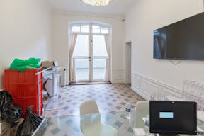 Cozy space near Champs-Elysées - Image 1