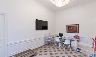 Cozy space near Champs-Elysées - Image 2