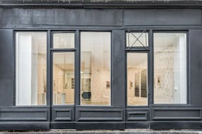 Tasteful Art Gallery in the 7th District - Image 0