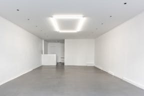 Tasteful Art Gallery in the 7th District - Image 1