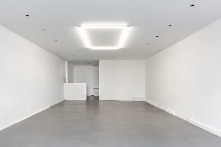 Tasteful Art Gallery in the 7th District - Image 1