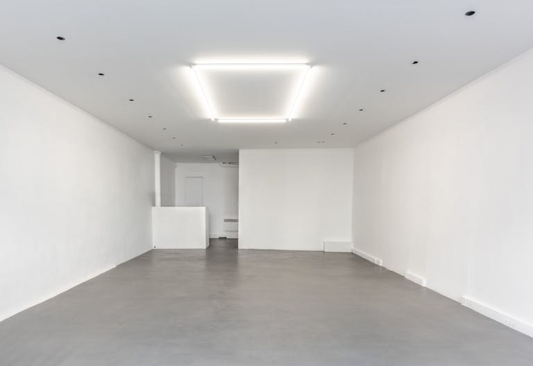 Tasteful Art Gallery in the 7th District - Image 1