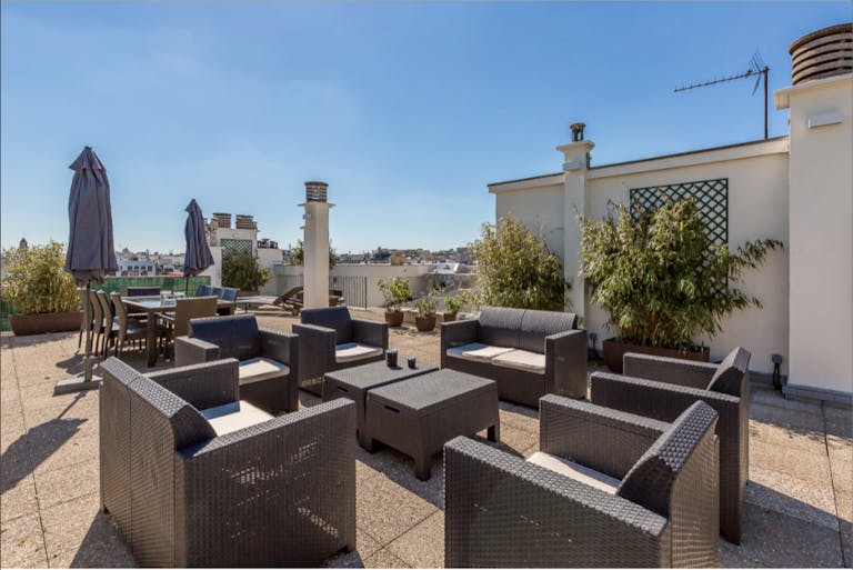Charming Apartment near Champs Elysées - Image 3