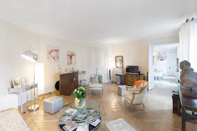Pretty Haussmannian Apartment in Malesherbes - Image 2