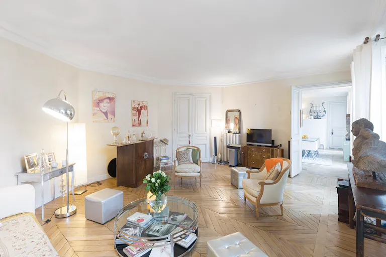 Pretty Haussmannian Apartment in Malesherbes - Image 2