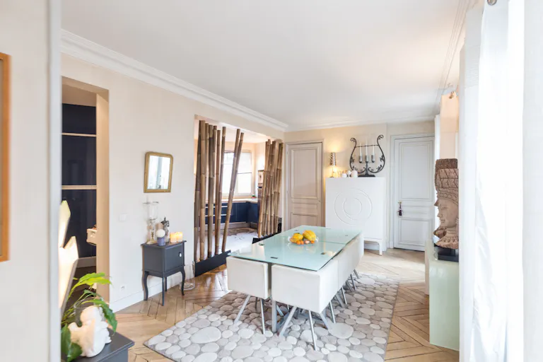 Pretty Haussmannian Apartment in Malesherbes - Image 3