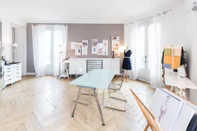 Pretty Haussmannian Apartment in Malesherbes - Image 9