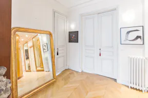 Pretty Haussmannian Apartment in Malesherbes - Image 11