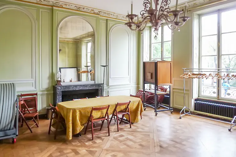 Classic Unique Space near Champs-Elysées - Image 1