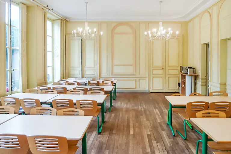 Classic Unique Space near Champs-Elysées - Image 3