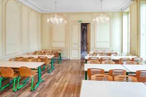 Classic Unique Space near Champs-Elysées - Image 4