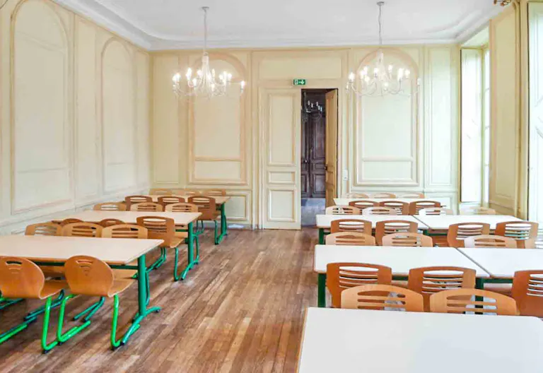 Classic Unique Space near Champs-Elysées - Image 4