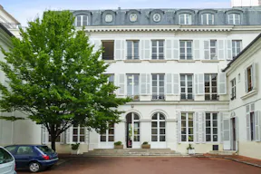 Classic Unique Space near Champs-Elysées - Image 7