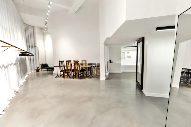 Elegant Art Gallery in Le Marais - Image 0