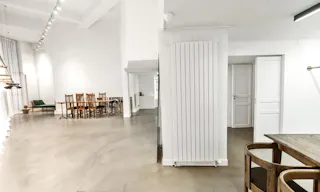 Elegant Art Gallery in Le Marais - Image 3