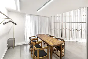 Elegant Art Gallery in Le Marais - Image 4