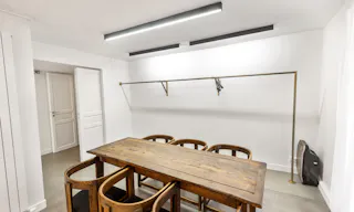 Elegant Art Gallery in Le Marais - Image 5