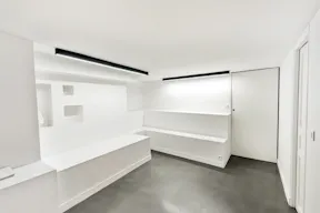 Elegant Art Gallery in Le Marais - Image 6