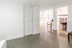 Elegant Art Gallery in Le Marais - Image 7