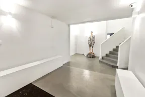 Elegant Art Gallery in Le Marais - Image 12