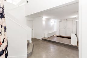 Elegant Art Gallery in Le Marais - Image 14