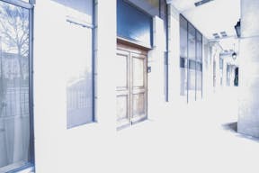 Elegant Art Gallery in Le Marais - Image 16