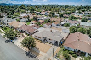 Creative Space in Tarzana - Image 11