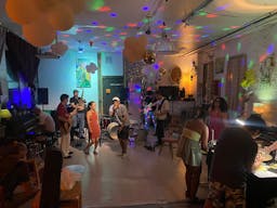 Beautiful and Versatile Open Loft Studio - Image 11