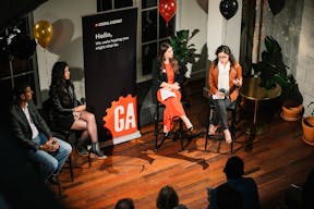 Private Meeting Room for 6 - Image 12