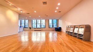 Entire Floor in SOHO with 2 extra rooms! - Image 33