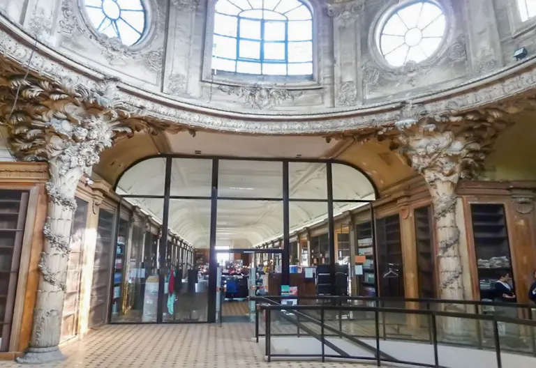 Library in Latin Quarter - Image 4