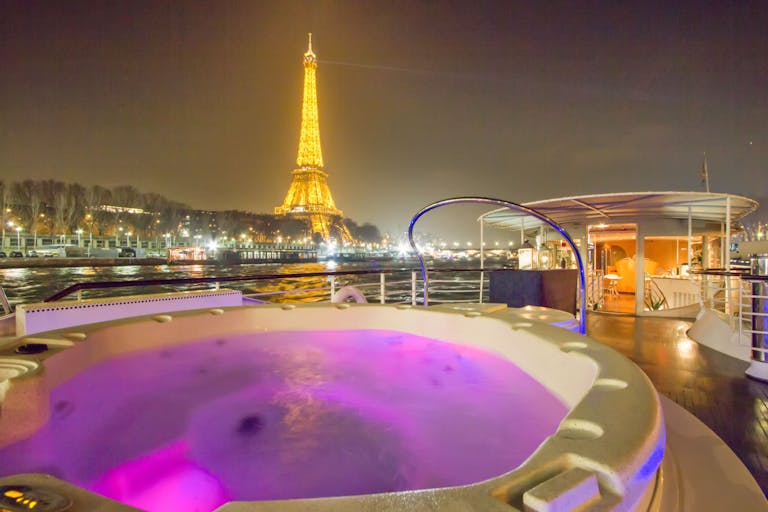 The Yacht in the 16th district of Paris - Image 0