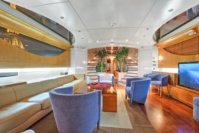 The Yacht in the 16th district of Paris - Image 1