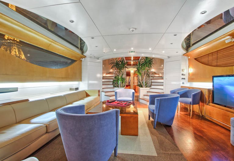 The Yacht in the 16th district of Paris - Image 1