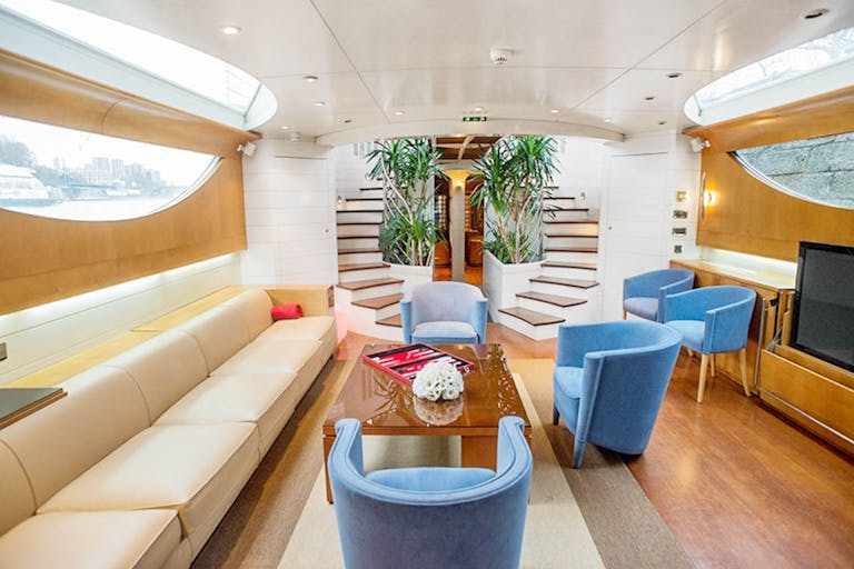 The Yacht in the 16th district of Paris - Image 2