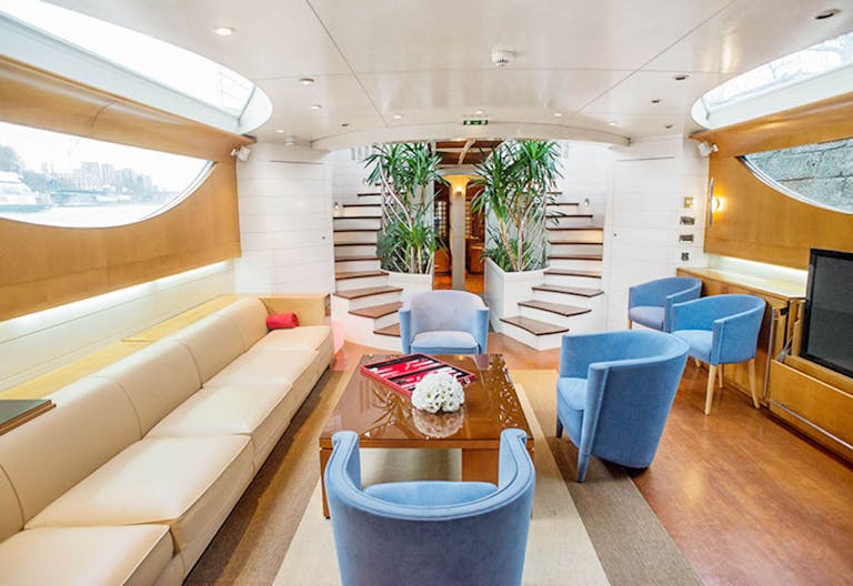 The Yacht in the 16th district of Paris - Image 2